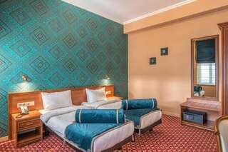 Отель Golden Tulip Borjomi Боржоми Стандартный двухместный номер с 2 отдельными кроватями-1